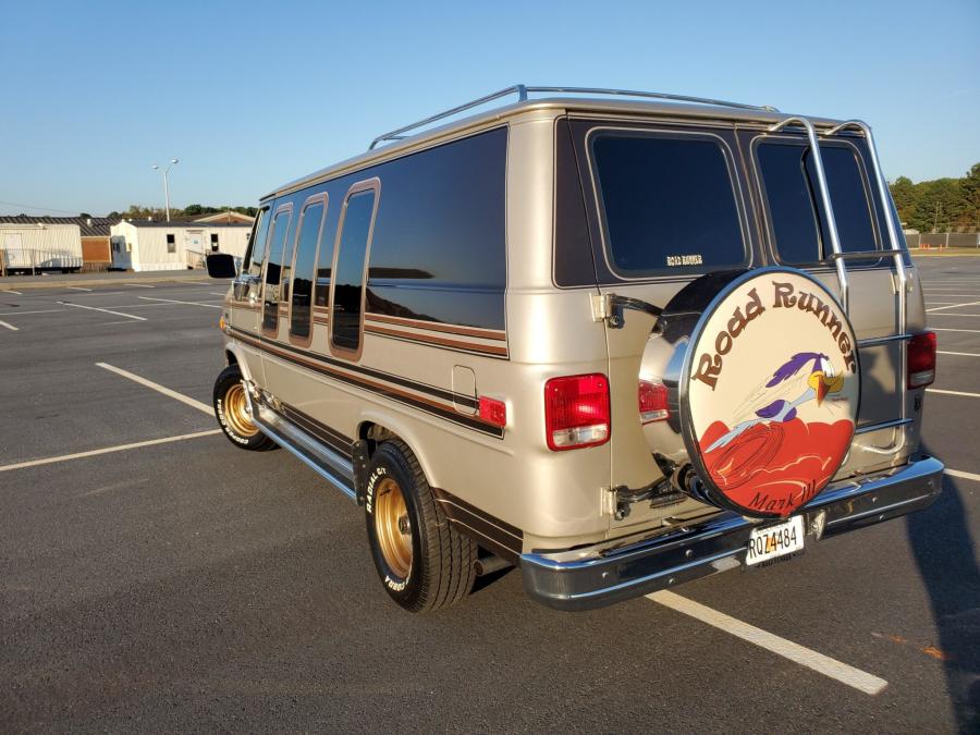  Chevrolet G20 Conversion Van  (CG21305) 1988 года  (фото 19 из 257)